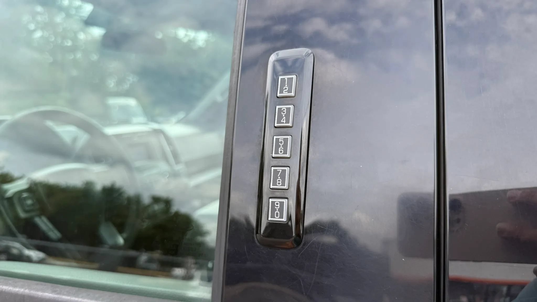 Used 2018 Ford F150 XLT AWD/4WD image 10