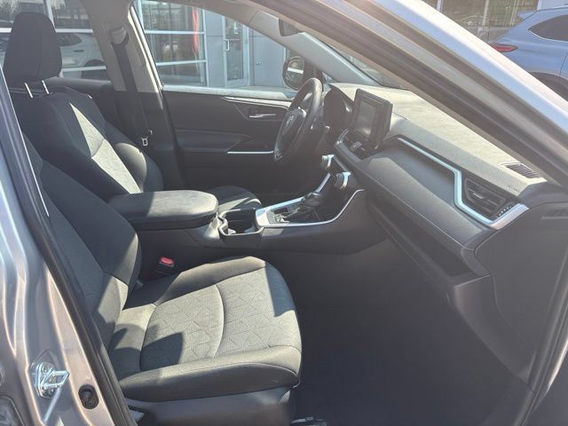 Used 2021 Toyota RAV4 XLE AWD/4WD image 29