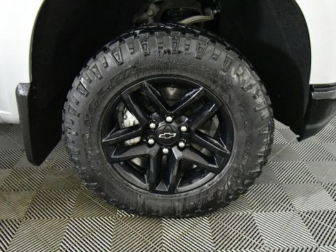 Used 2019 Chevrolet Silverado 1500 LT Trail Boss image 17