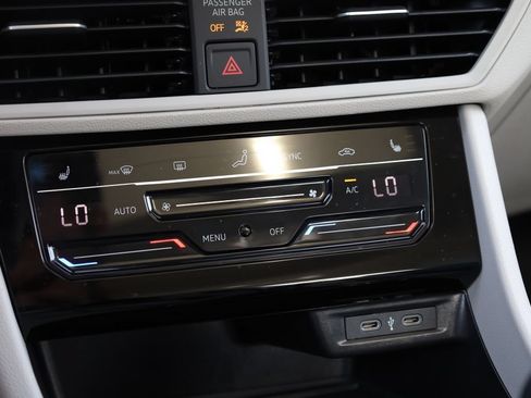 Used 2025 Volkswagen Jetta SE FWD image 14