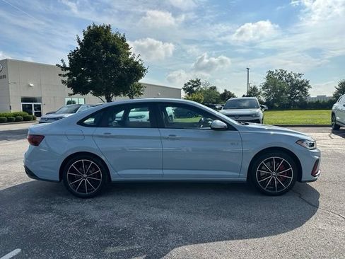 Used 2025 Volkswagen Jetta GLI Autobahn FWD image 7