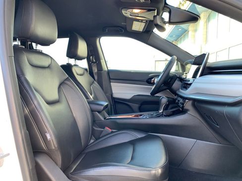 Used 2025 Jeep Compass Limited image 36