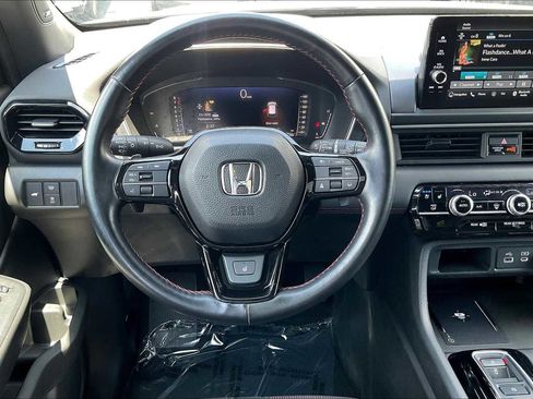 Used 2025 Honda Pilot Black Edition image 10