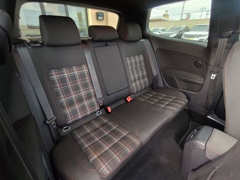 Used 2012 Volkswagen Golf 2-Door FWD image 31
