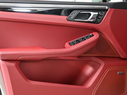 New 2026 Porsche Macan image 6