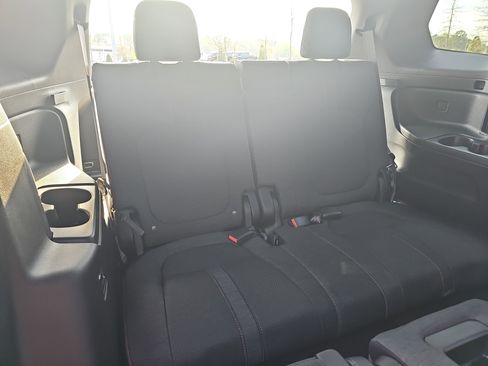 Used 2025 Honda Pilot Sport image 12