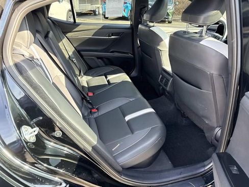 Used 2025 Toyota Camry SE w/ Convenience Package image 11