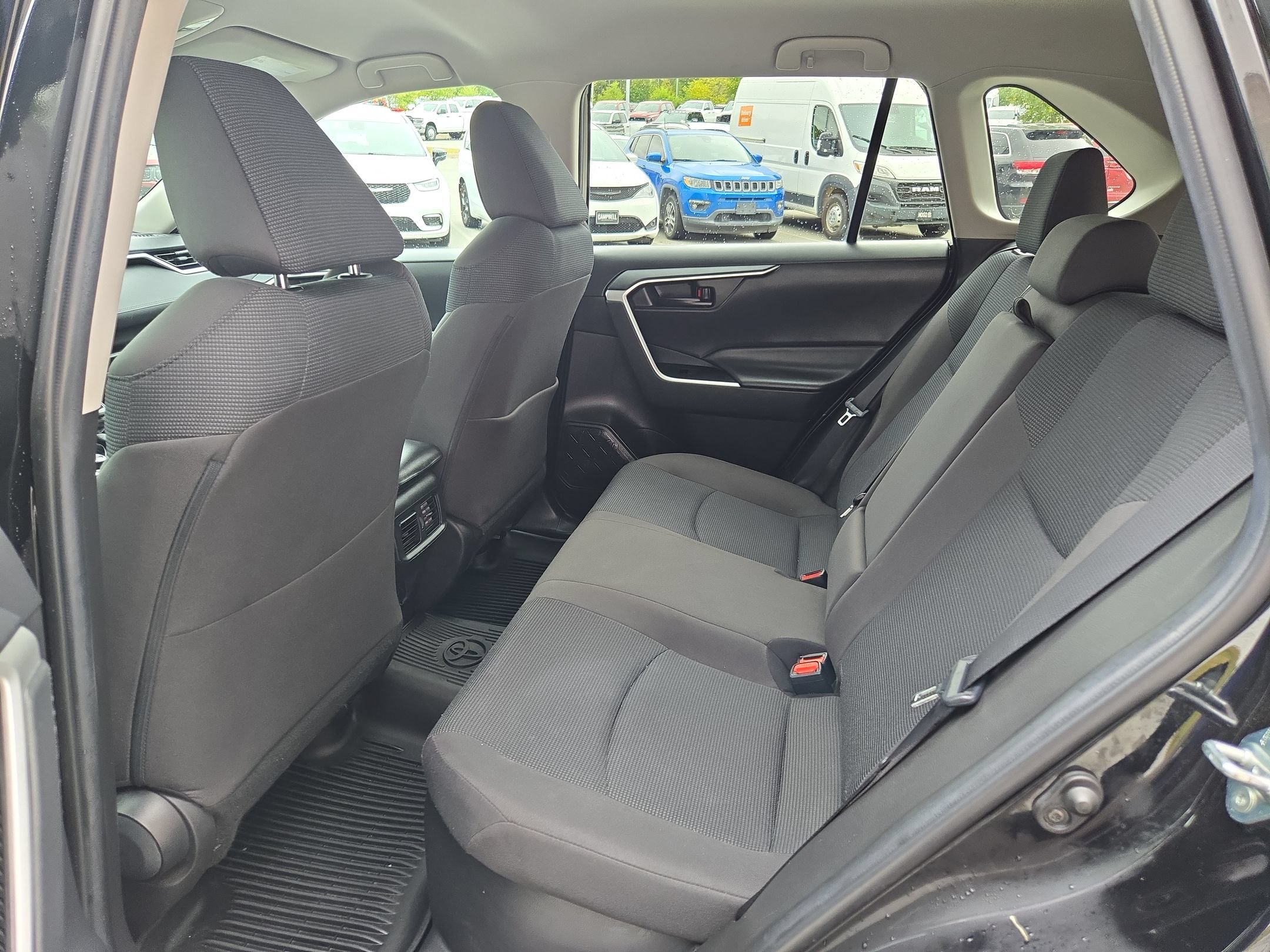 Used 2022 Toyota RAV4 LE AWD/4WD image 36