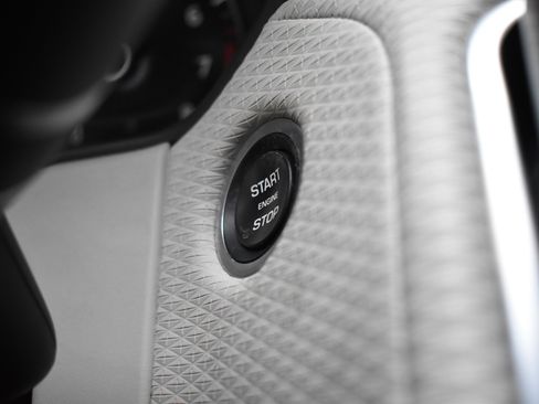 Used 2020 Land Rover Range Rover Velar R-Dynamic S image 37