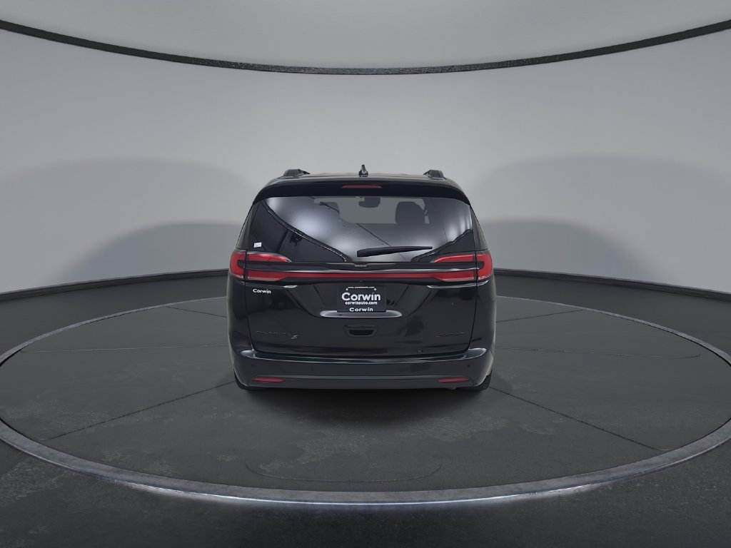 Certified 2025 Chrysler Pacifica Limited FWD image 15