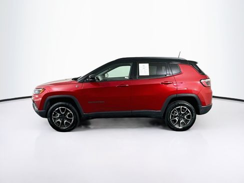 Used 2025 Jeep Compass Trailhawk AWD/4WD image 4
