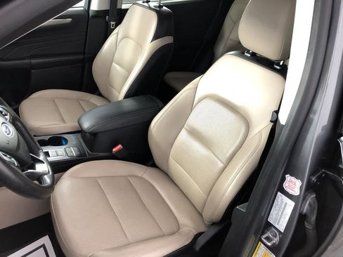 Used 2021 Ford Escape Titanium image 14