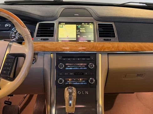 Used 2009 Lincoln MKS AWD image 25