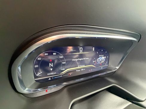 Used 2024 GMC Yukon XL SLT AWD/4WD image 13