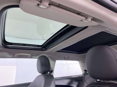 Certified 2022 MINI Cooper 2-Door Hardtop image 11