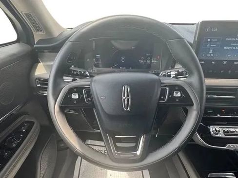 Used 2025 Lincoln Corsair AWD w/ Jet Appearance Package image 24
