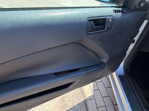 Used 2013 Ford Mustang Coupe RWD image 15