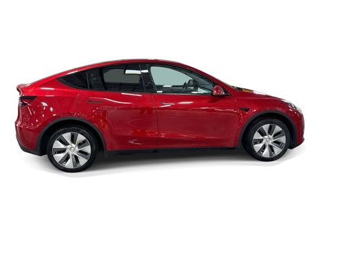 Certified 2023 Tesla Model Y AWD image 7