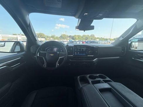 Used 2023 Chevrolet Silverado 1500 LT AWD/4WD image 34