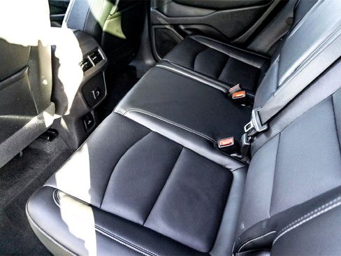 Used 2024 GMC Terrain SLT image 28