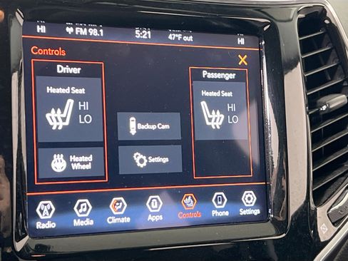 Used 2022 Jeep Cherokee Limited image 19