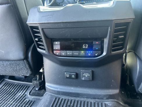 Used 2024 Toyota Sequoia Platinum image 12