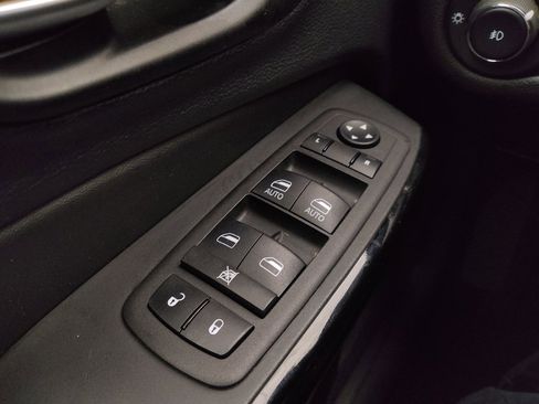 Used 2023 Jeep Cherokee Altitude Lux image 27