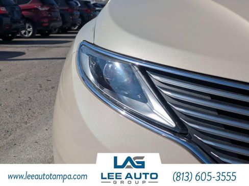 Used 2014 Lincoln MKZ Hybrid w/ Equipment Group 201A Select FWD image 9