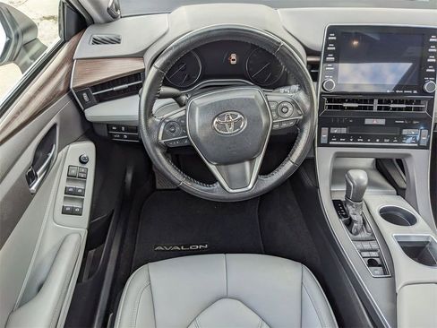 Used 2019 Toyota Avalon XLE w/ Moonroof Package image 12