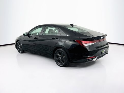 Used 2022 Hyundai Elantra SEL w/ Cargo Package FWD image 5