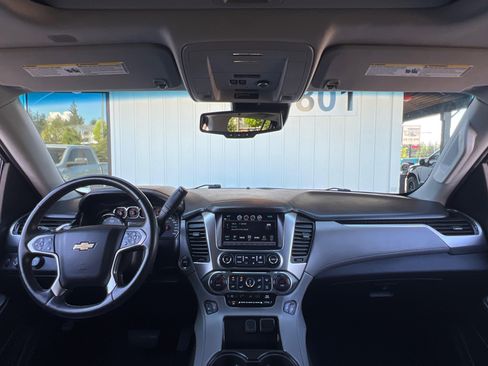 Used 2020 Chevrolet Suburban LT w/ Luxury Package image 11