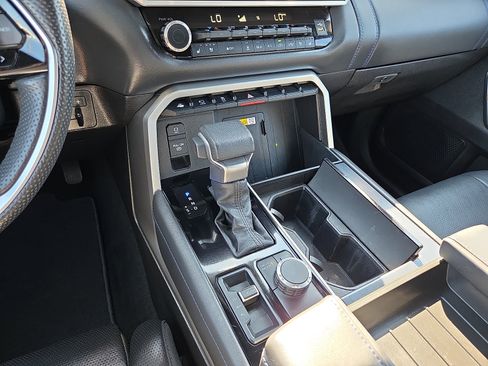 Used 2024 Toyota Tundra Platinum AWD/4WD image 25