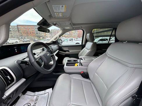 Used 2025 Ford Expedition Active AWD/4WD image 14