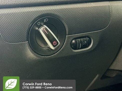 Used 2011 Volkswagen Jetta SE FWD image 10