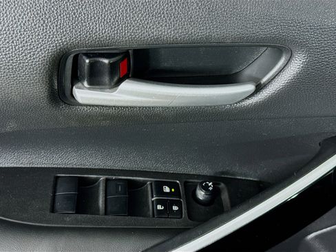 Used 2022 Toyota Corolla XLE image 23