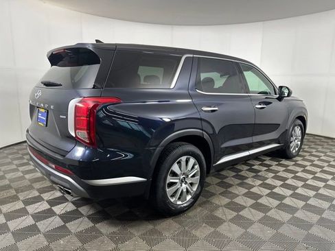 Used 2023 Hyundai Palisade SE image 3