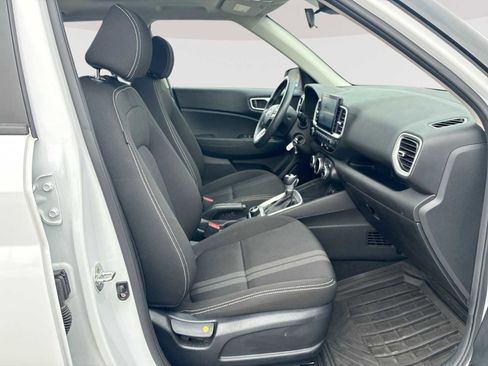 Used 2022 Hyundai Venue SEL image 28