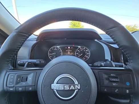 Used 2024 Nissan Pathfinder SL AWD/4WD image 25