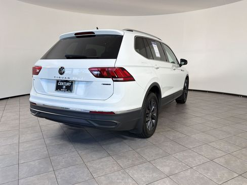 Used 2022 Volkswagen Tiguan SE image 9