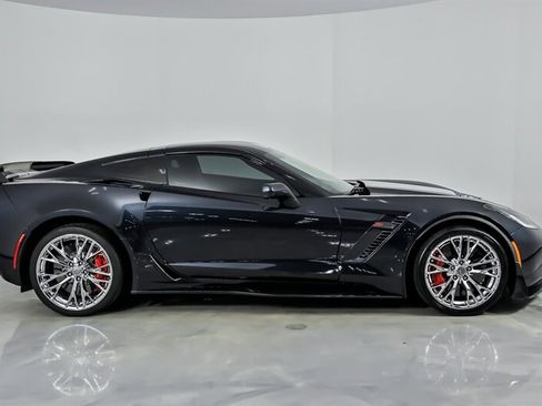 Used 2016 Chevrolet Corvette Z06 w/ 3LZ Preferred Equipment Group RWD image 14