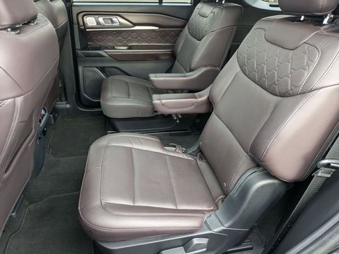 Used 2025 Ford Explorer Platinum w/ LUX Leather Package image 19