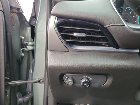 Used 2023 Chevrolet Traverse LT image 20