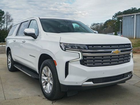 Used 2023 Chevrolet Suburban Premier image 35