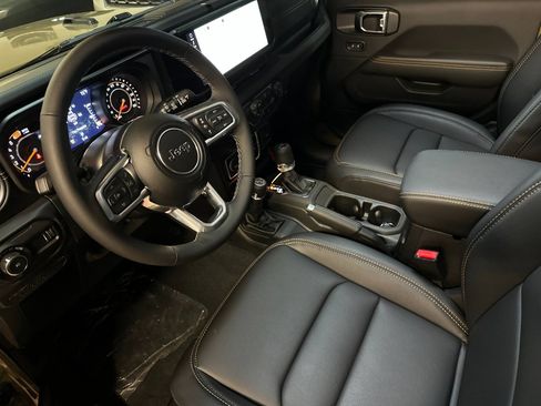 New 2026 Jeep Wrangler Unlimited Sahara AWD/4WD image 9