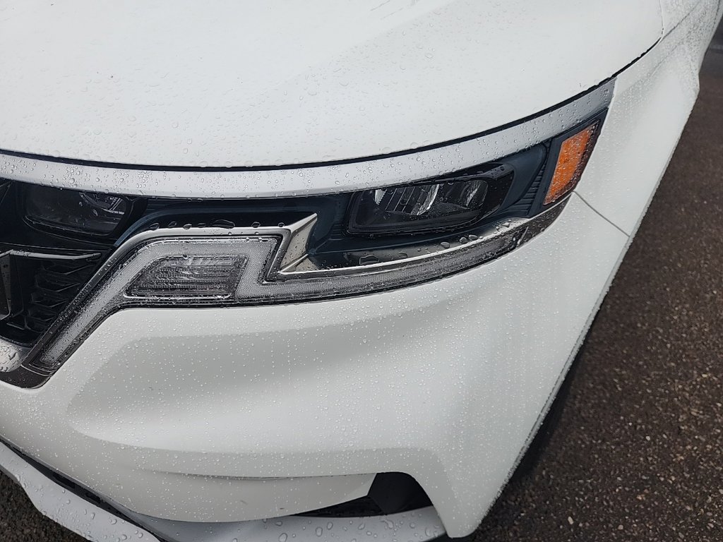 Certified 2023 Kia Carnival LX FWD image 6