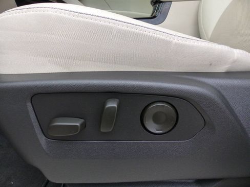 Used 2022 Buick Envision Essence w/ Technology Package I AWD/4WD image 23