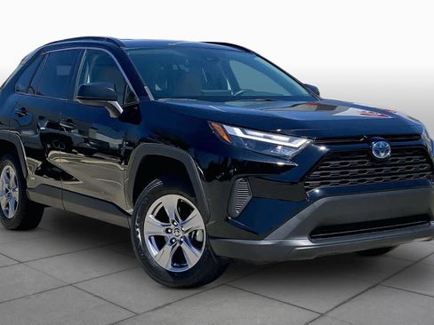 Used 2024 Toyota RAV4 LE AWD/4WD image 3