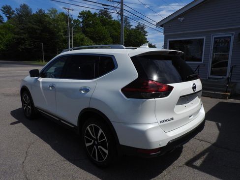 Used 2019 Nissan Rogue SL w/ Premium Package AWD/4WD image 4