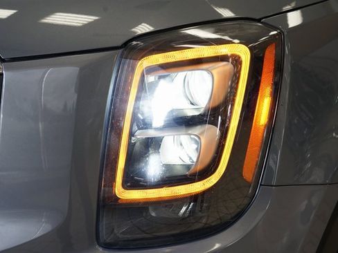 Used 2022 Kia Telluride EX w/ EX Premium Package image 25