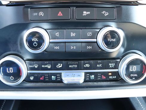 Used 2024 Ford Expedition XLT AWD/4WD image 38